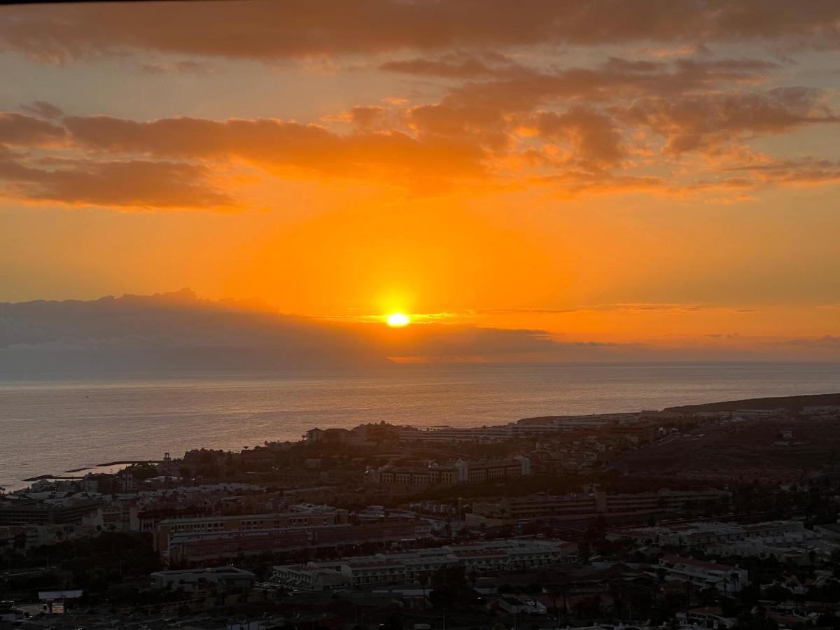 Apartment 2 Bedroom With Breathtaking View Of The Sea - Sunset